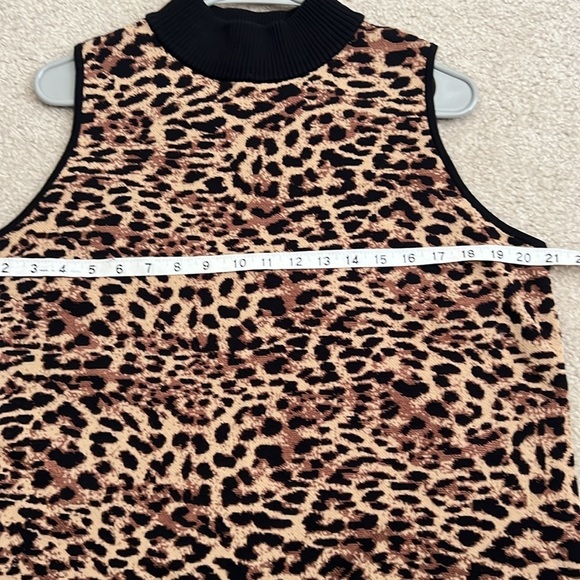 Chico's Size 2 (m/l) Sleeveless Mock Neck Top Animal Print Knit Tank Top - Picture 7 of 11